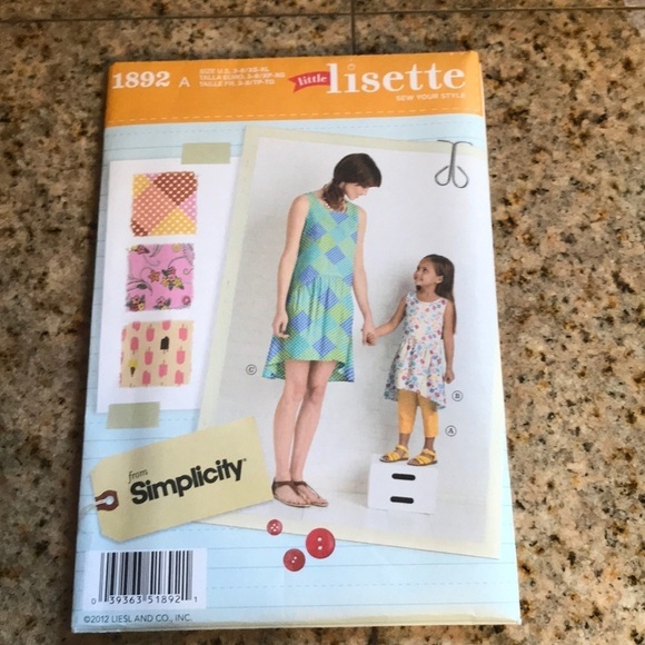 BNWT simplicity pattern- mommy and me dress - Picture 1 of 4